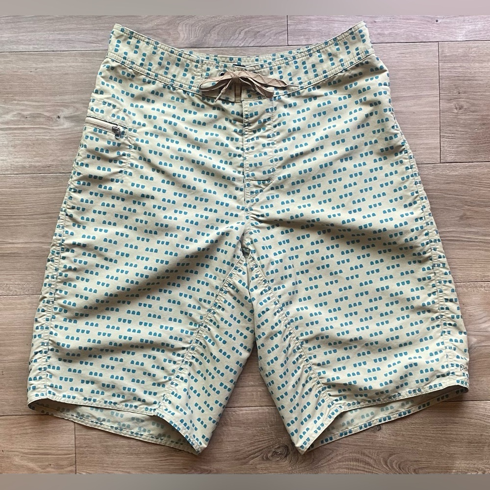 Patagonia Patterened Baggies, NWOT, mens